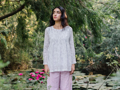 Stylish tops that are visual joie de vivre
