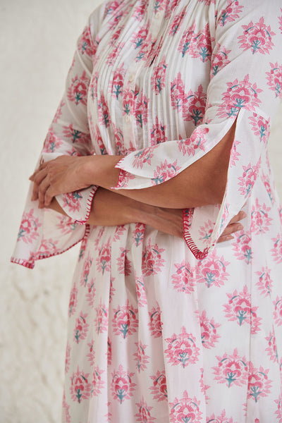 Urvi Pintuck kurta