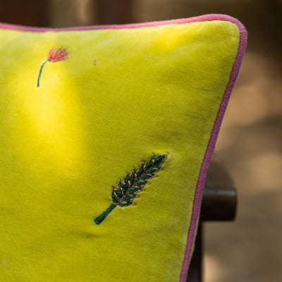 Daffodil Blooming Cushion Cover