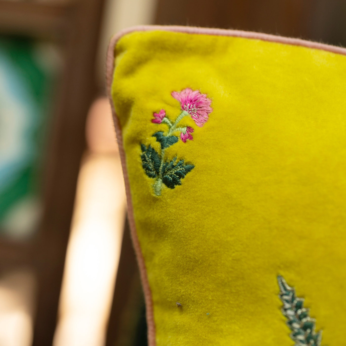 Daffodil Blooming Cushion Cover