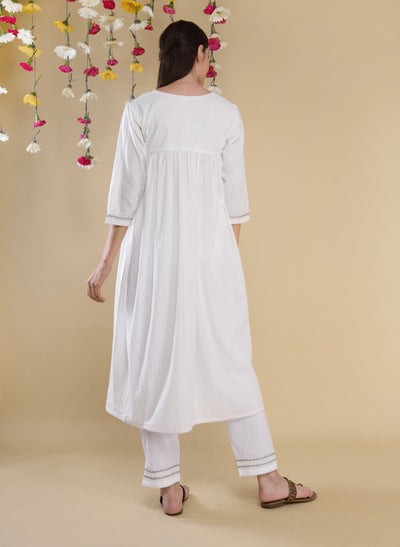Women's White Cotton Embroidered Kurta