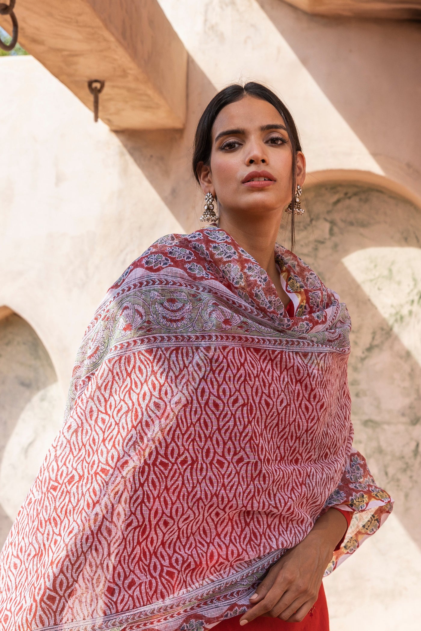 Surkh Dupatta